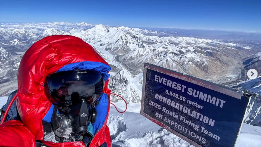 Karel Abraham climbs Mt Everest (@karel_abraham17)